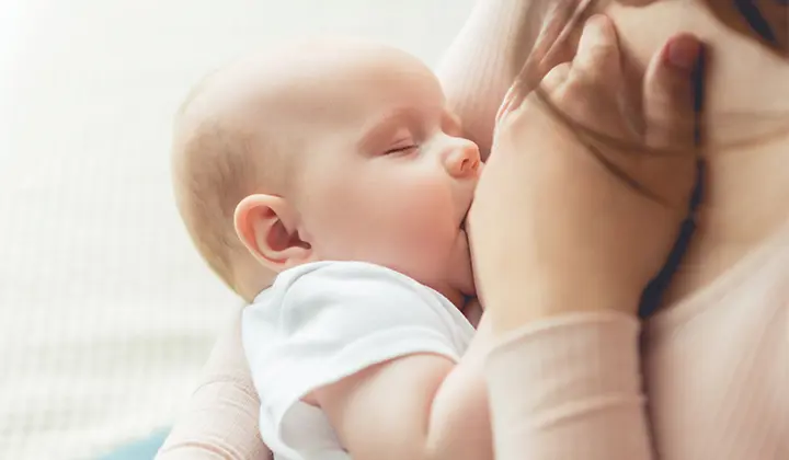 Darmflora aufbauen: Kind stillen