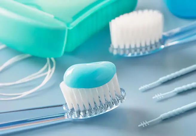 Utensilien zur Mundhygiene 